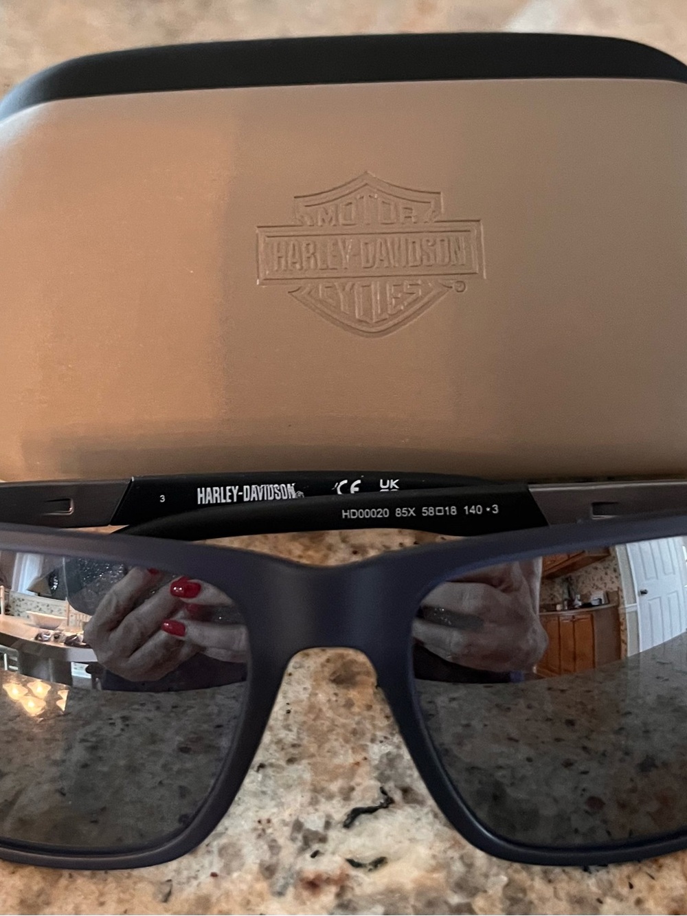 Harley-Davidson Unisex Matte Black Sunglasses with Gray Lenses